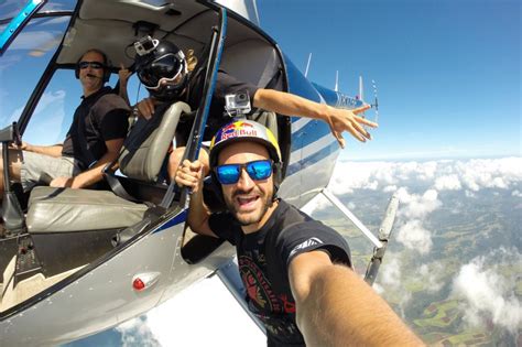 18 Extreme Selfies That Are Not For The Faint Hearted Skydiving