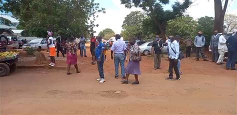 Watch Video Police Chasing Away War Vets From Harare Magistrates Court The War Vets Had Come