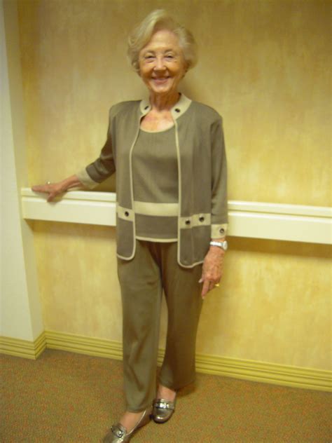 Online Shopping For Older Womens Clothes Help Aging