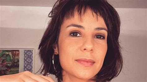 Andréia Horta surge de lingerie e provoca alvoroço no Instagram Linda
