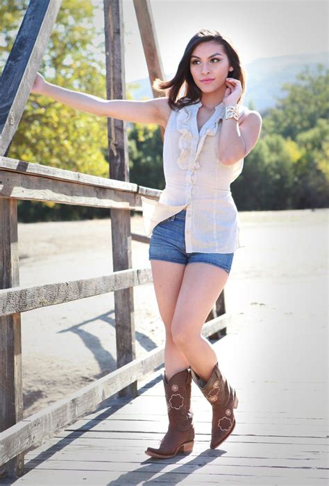 How To Wear Cowgirl Boots With Short Shorts Fashion How To Wear