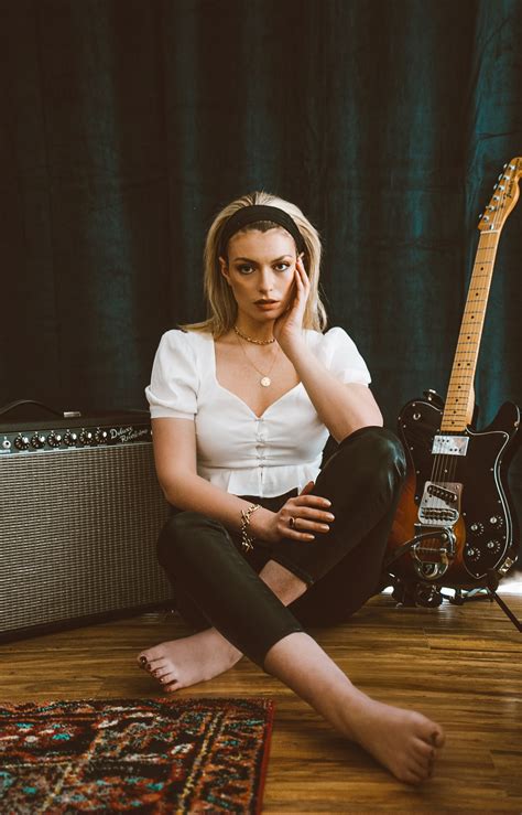 Lola Lennox Follows In Mother Annies Footsteps With Single Release