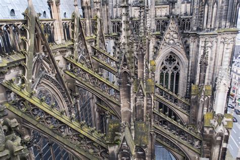 Public parking is available nearby and is free from 12:00 until 14:00 and from 18:00 until 19:00. Hohe Domkirche Sankt Petrus, Köln ::: Visit a Church