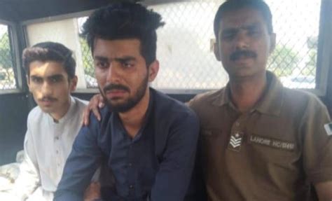 Pakvocals On Twitter کور کمانڈر ھاؤس لاہور سے مور لیکر جانے والا گرفتار گرفتار لڑکے نے سرسری