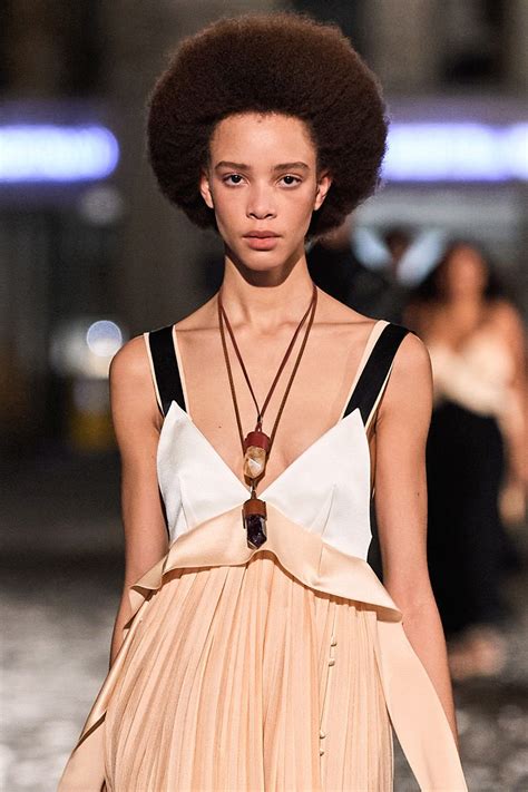 Gabriela Sniadowski's Fashion And Beauty Secrets