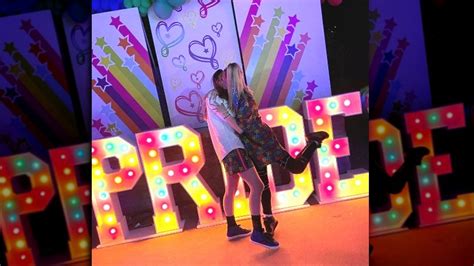 Why Jojo Siwas Photo Celebrating Pride With Her Girlfriend Has Fans Emotional