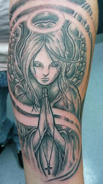 A wings tattoo on the back is especially popular imagery, although a praying guardian angel tattoo can be just as amazing on a big canvas like the chest, back, shoulder or arm. Top Tattoo Pics | Beautiful angel tattoos, Tattoo images ...