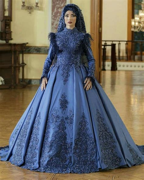 This simple wedding dress with long sleeves is made from chiffon. Pin by ♕QUEEN♕ on ĎŘÊŜŜ in 2020 (With images) | Muslimah ...