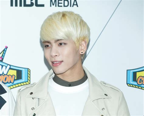 Shinees Jonghyun Moved To His Coffin On Second Day Of Funeral Metro News