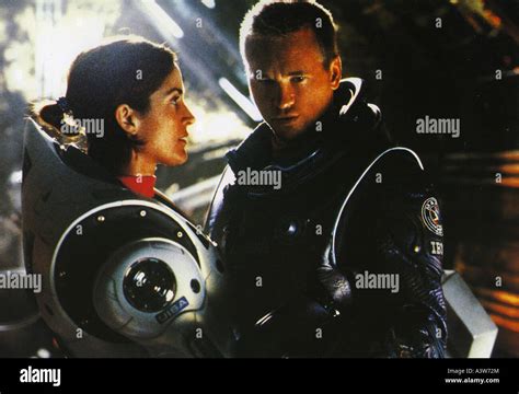 Red Planet 2000 Warner Film Mit Val Kilmer Und Carrie Anne Moss Stockfotografie Alamy