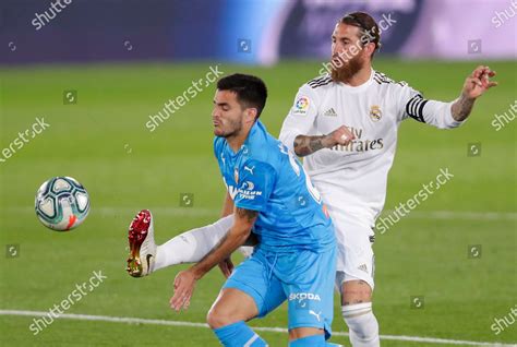 Real Madrids Sergio Ramos Right Challenges Editorial Stock Photo