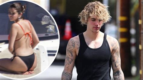 Pecs Appeal Justin Bieber Shows Off Bulging Biceps In Tank Top On Solo
