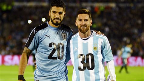 Messi Y Luis Suárez Posaron Juntos Para Promocionar El Mundial 2030 Crónica Firme Junto Al