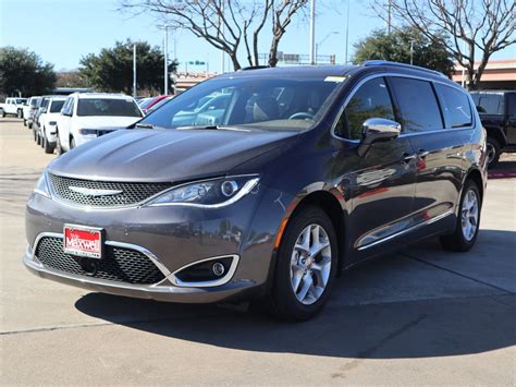 New 2020 Chrysler Pacifica Limited With Navigation
