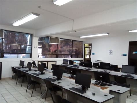Universitario cristóbal colón, incorporada a la buap, desde hace 24 años, estamos comprometidos con la calidad académica del alumnado de nivel superior; Instalaciones | FCFM-BUAP