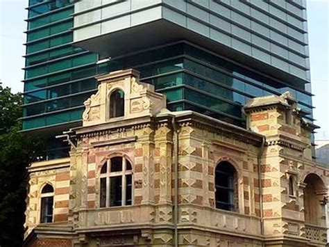 Hasil karya arsitektur ini sangat kaya dari segi budaya, agama, dan sejarah. 5 Contoh Bangunan Arsitektur Modern Vintage