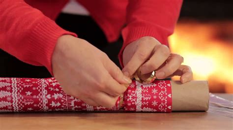 Christmas Crafts How To Make Christmas Crackers How To Make