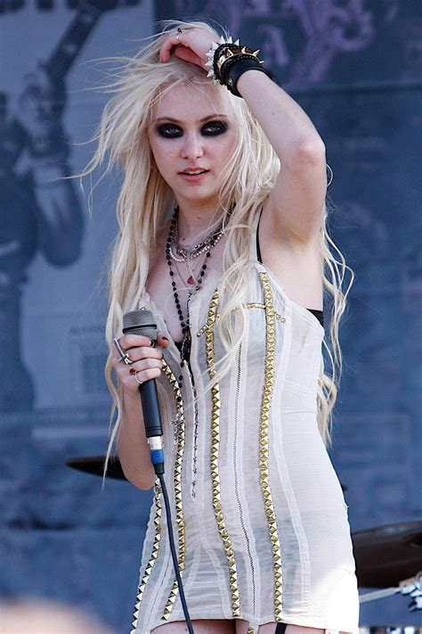 Taylor Momsen Photos Tv Series Posters And Cast