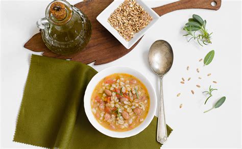 Al posto della pancetta potete. Zuppa di farro e fagioli: la ricetta di un piatto classico ...
