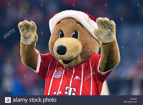 Offizielle webseite des fc bayern münchen fc bayern Mascot Fc Bayern Bernie Stockfotos & Mascot Fc Bayern ...