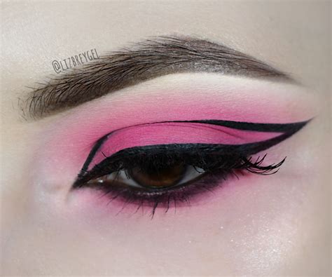 Creative Valentines Day Look With Graphic Eyeliner Step By Step
