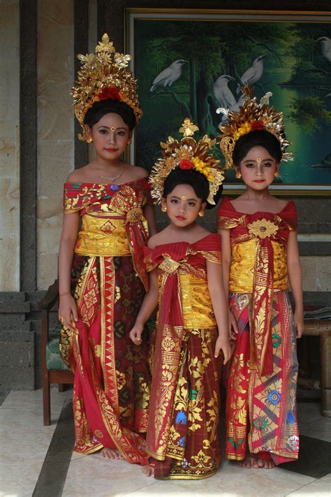 Balinese Costume Photo Tour Bali Traditional Dresses Riset
