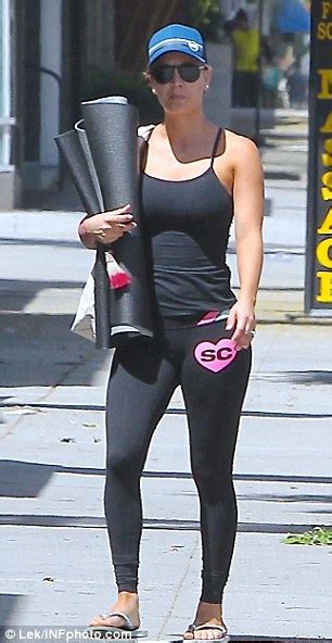 Kaley Cuoco Makes A Dash For It After Yet Another Yoga Class Daily Mail Online