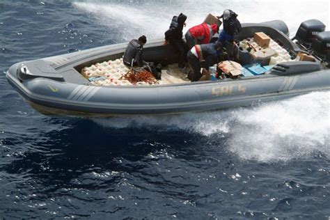 Armada Obliga A Tripulantes De Lancha Lanzar Drogas Al Mar De Riohacha