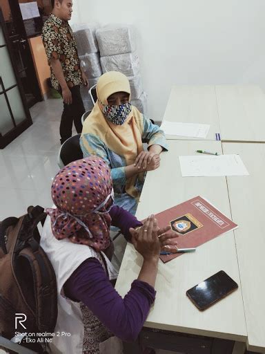 Pustakawan Bergerak Atpusi Kota Yogyakarta Menyerahkan Sejumlah Bantuan Ke Bpbd Untuk