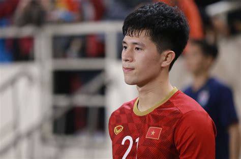 Trần đình trọng sinh năm 1997, là trung vệ thuộc biên chế clb hà nội. Đình Trọng lùi ngày sang Singapore phẫu thuật vì lý do hy hữu