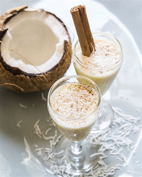 Malibu blends barbados rum with the flavours of coconut. Top 10 Malibu Rum Drinks | Only Foods