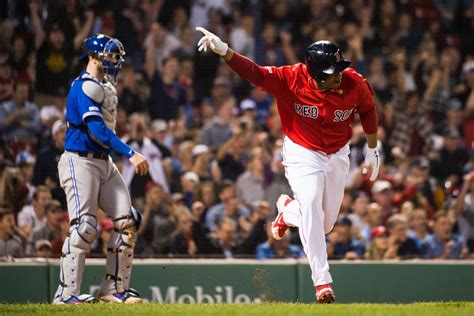 Christian Vázquez Hits A Walk Off Home Run To Give Boston Red Sox Win
