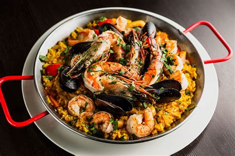 Paella is a rice dish originally from valencia. Paella Tarifi, Nasıl Yapılır? - Yemek.com