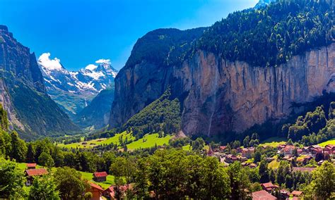 El Valle De Lauterbrunnen De Cascada En Cascada Por El Valle Más Bello