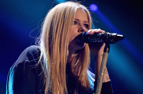 Avril Lavigne Opens Up About Struggle With Lyme Disease