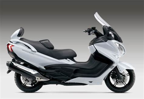 Arguably the best touring or long commute scooters available with heated seats heated grips, power height adjustable screen, power retractable mirrors, large luggage and storage lockers. Suzuki 2017 Burgman 650 Executive Review Specs Price ...