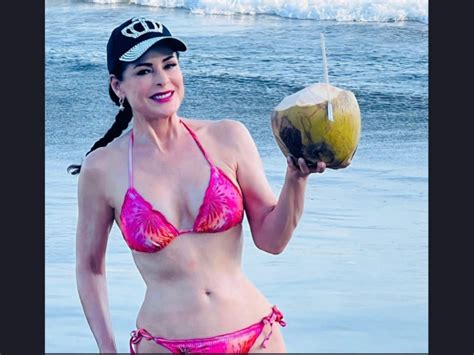 Lourdes Munguía compite con Maribel Guardia en atrevidas fotos en bikini