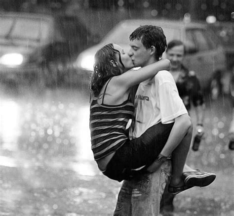 Pin By Cassidy Schaefer On Photography Rain Photography Kissing In