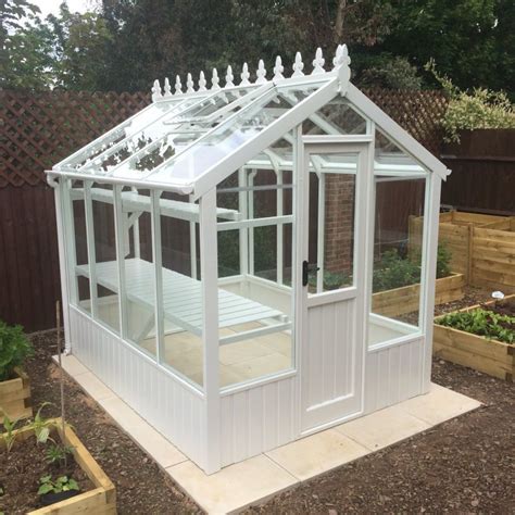If the land around the house permits, a greenhouse in which to grow your own veggies is a good idea which not only will it generate some savings, but it will also keep you busy we have previously seen what steps to follow to build a greenhouse and we will today focus on building a wooden greenhouse. 6 Reasons Why You Should Build a Wooden Greenhouse in Your Backyard