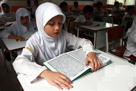 Satu Harapan: Tiongkok Larang Siswa Baca Al-Quran di Kelas