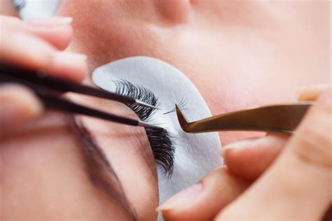 Eyelash extensions at their best. What's the Deal with Eyelash Extensions? | Avalon School of Cosmetology