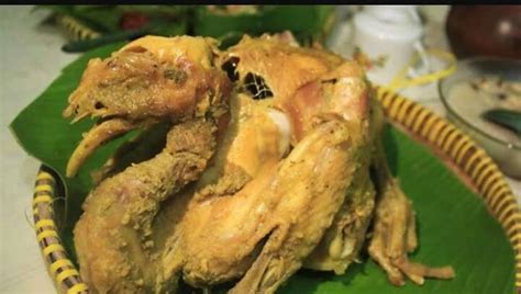 Fimela.com, jakarta ayam ingkung adalah menu utama yang disajikan bersam dengan nasi tumpeng. Resep Masakan Ayam Ingkung Jawa - Surasmi G