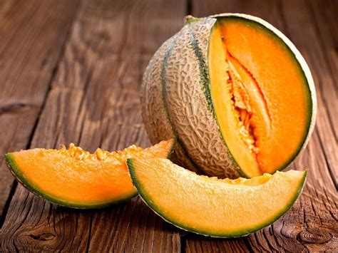 Meloni causano epidemia di listeriosi, sette morti: Allarme del