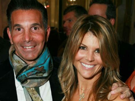 Lori Loughlin And Mossimo Giannulli Divorce Rumors Heat Up Amid College Admissions Scandal ...