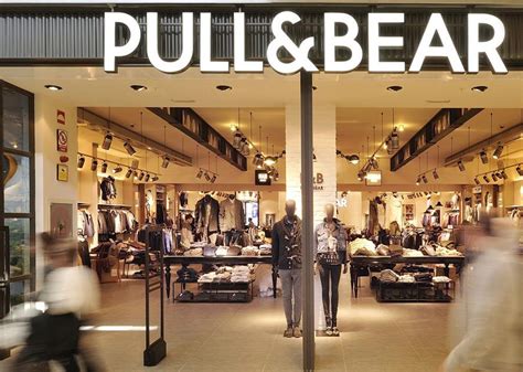 Su sello es sinónimo de calidad, estilo fresco y desenfadado y, por supuesto, de oportunidades de comprar a bajos precios. Pull and Bear | Lausanne Cités