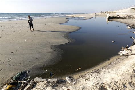 Gaza Beaches To Close Due To Pollution Middle East Eye