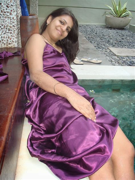 Indian Local Girls In Silk Towel Showing Legs Photos Beautiful Desi Sexy Girls Hot Videos Cute
