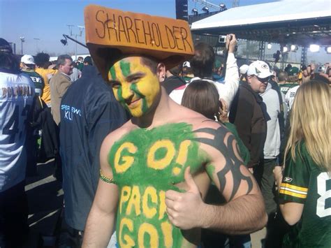 All Hail The Green And Gold 19 Year Old Spreading The Packers Pride In