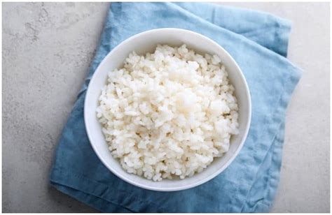 Remove the lid and add scallions. Yellow Rice vs White Rice - Nutrition Facts, Health ...