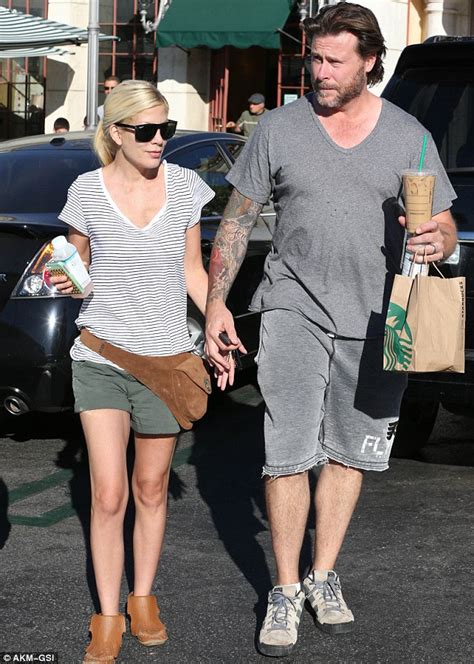 Tori Spellings Husband Dean Mcdermott Accused Of Cheating With Emily